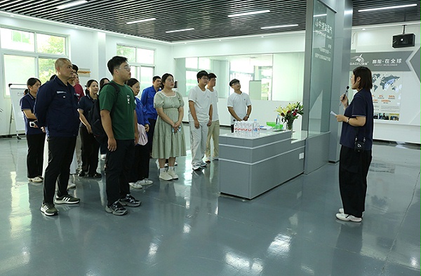 高服2025年“金榜题名・梦想启航”助学活动圆满举行
