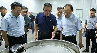 新乡市市长魏建平莅临高服筛机调研指导